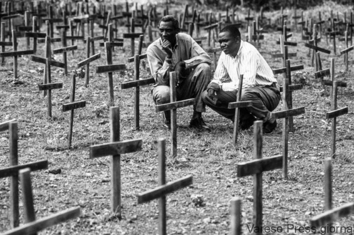 croci nel cimitero dei Tutsi assassinati nel 1994;
