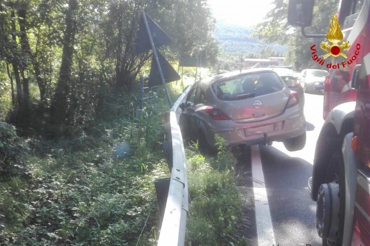 Mesenzana: scontro tra due auto sulla strada statale 394