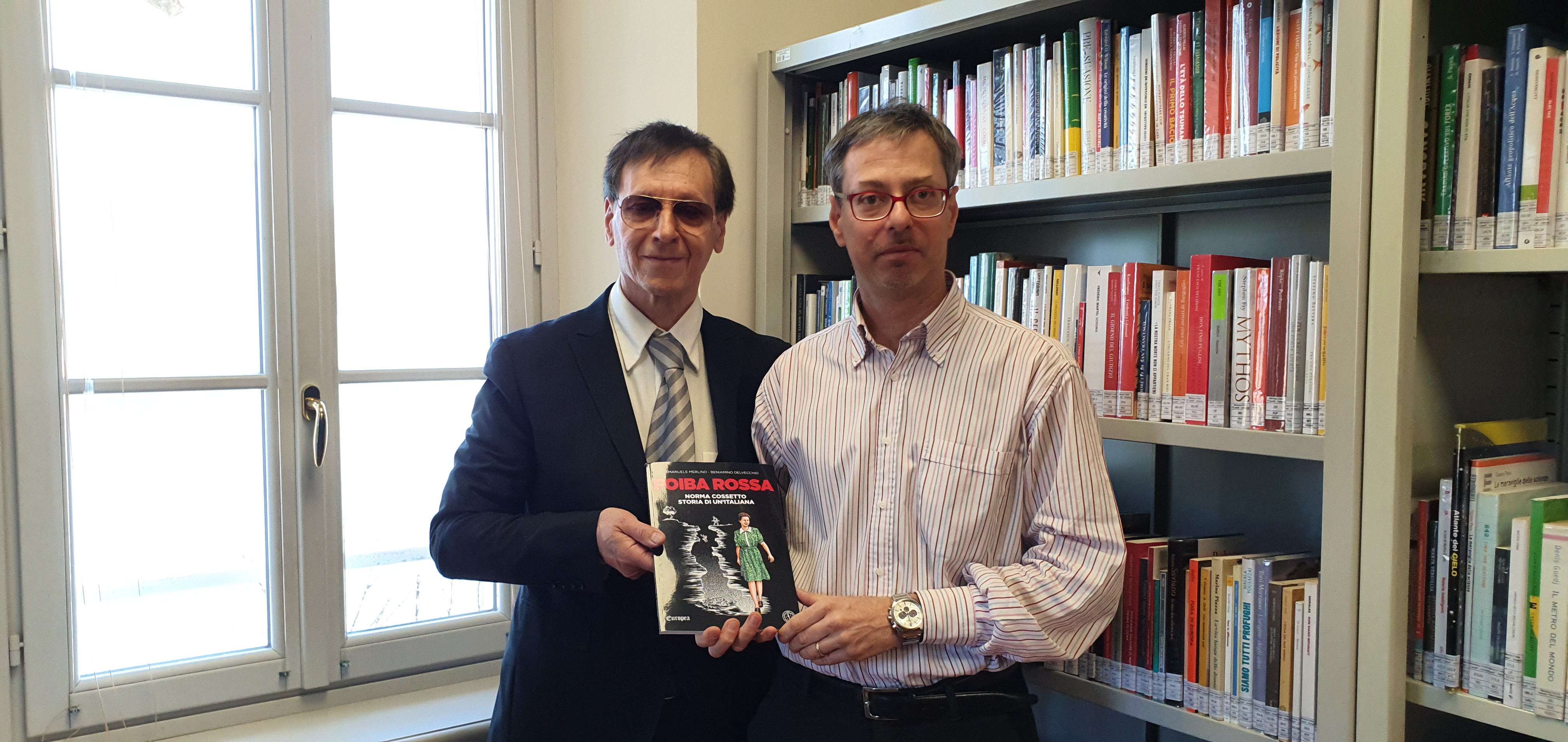 Verbania, Francesco Sirtori dona il libro "Foiba Rossa"