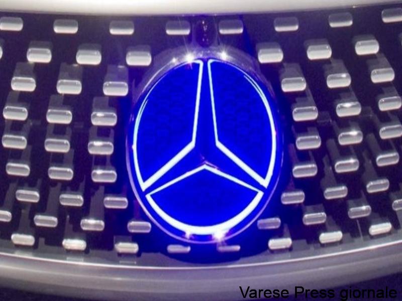 Mercedes a rischio incendio: richiamo globale per 300mila auto